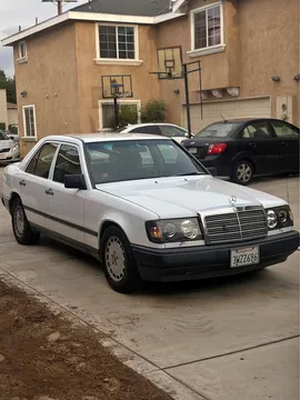 1989 Mercedes-Benz 300 E 3.2 Sedan 4D