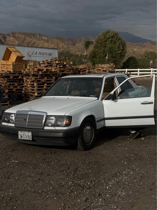 1989 Mercedes-Benz W124 E-Class - Image 2 of 2