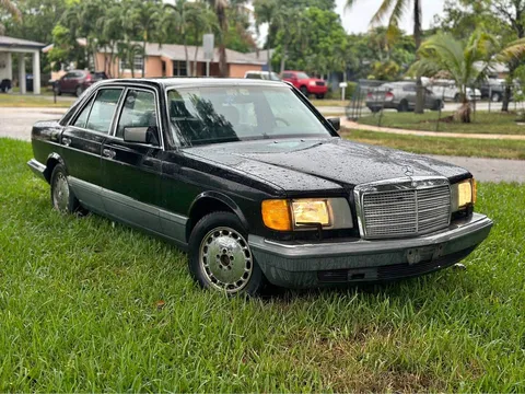 1989 Mercedes-Benz 300 SE Sedan 4D