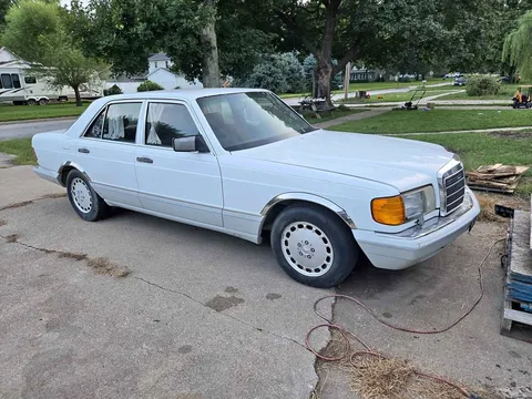 1989 Mercedes-Benz 300 SE Sedan 4D