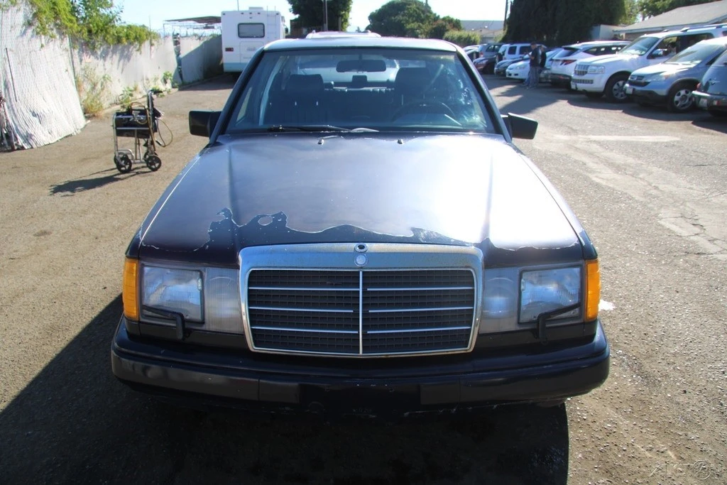 1989 Mercedes-Benz W124 E-Class - Image 11 of 21