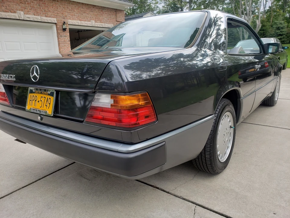1989 Mercedes-Benz W124 E-Class - Image 11 of 31