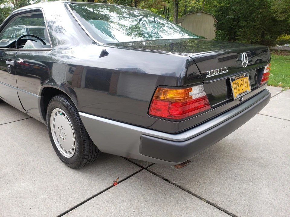 1989 Mercedes-Benz W124 E-Class - Image 13 of 31