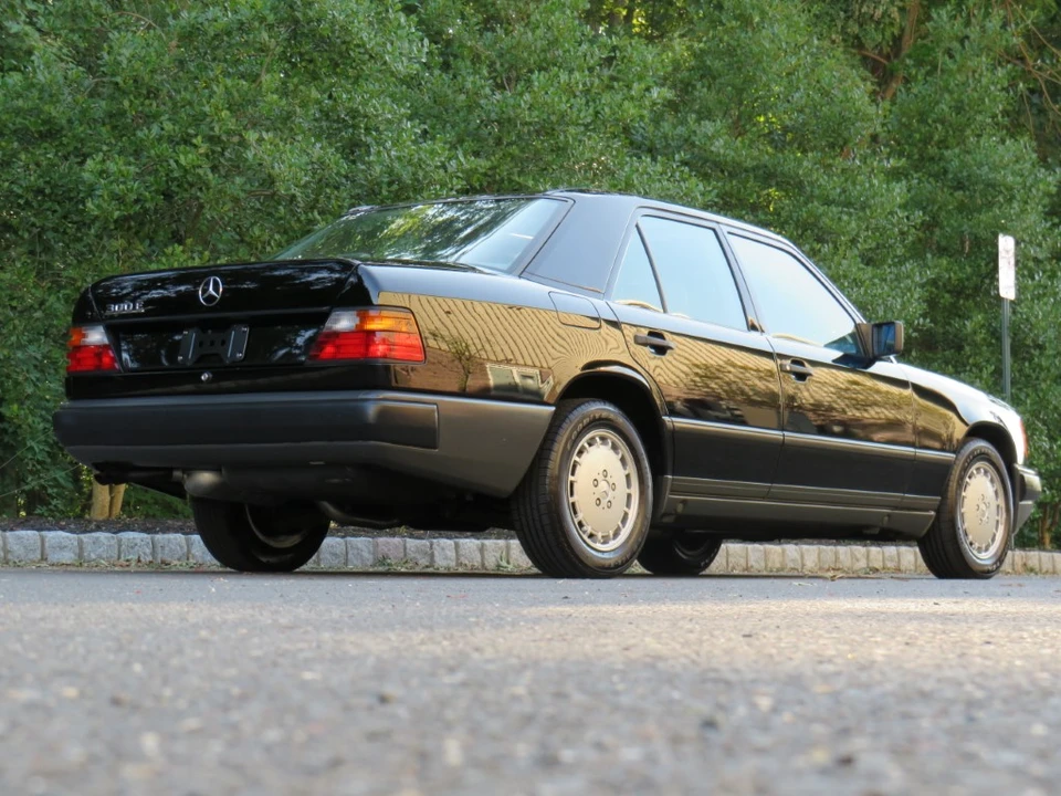 1989 Mercedes-Benz W124 E-Class - Image 13 of 31
