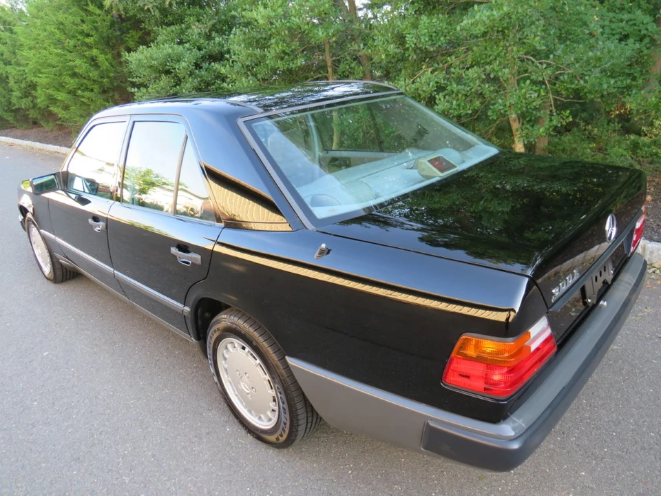 1989 Mercedes-Benz W124 E-Class - Image 9 of 31