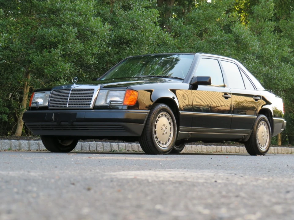 1989 Mercedes-Benz W124 E-Class - Image 2 of 31