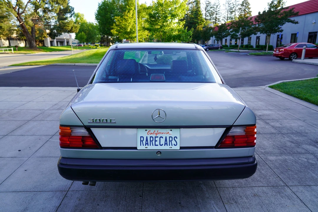 1989 Mercedes-Benz W124 E-Class - Image 10 of 31