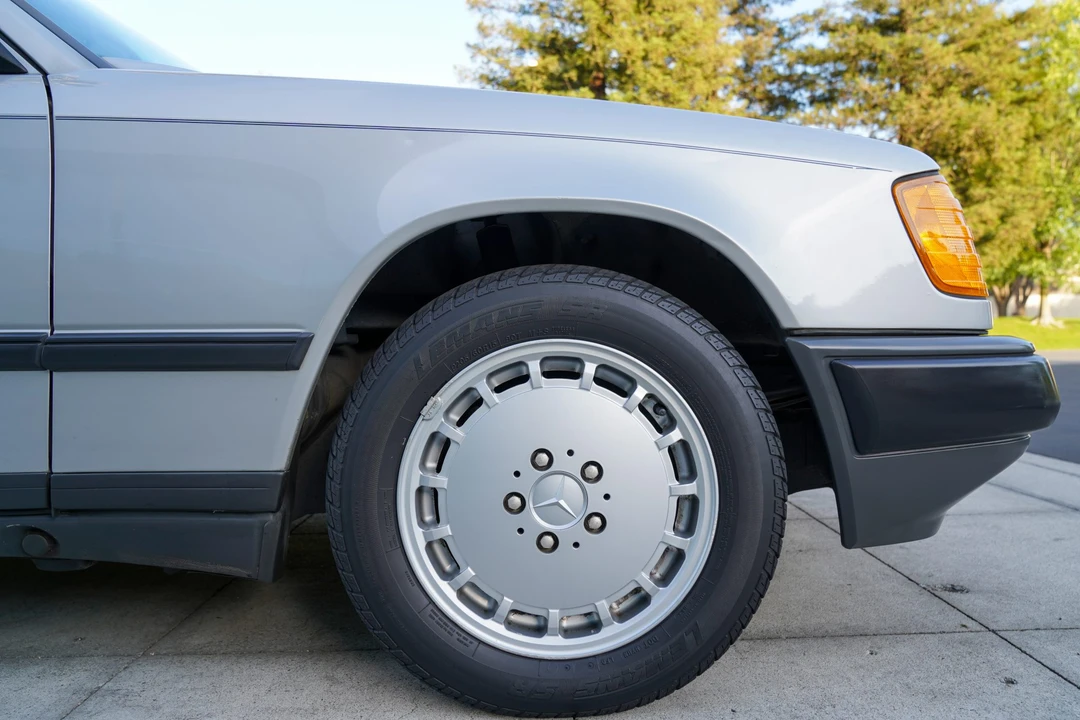 1989 Mercedes-Benz W124 E-Class - Image 23 of 31
