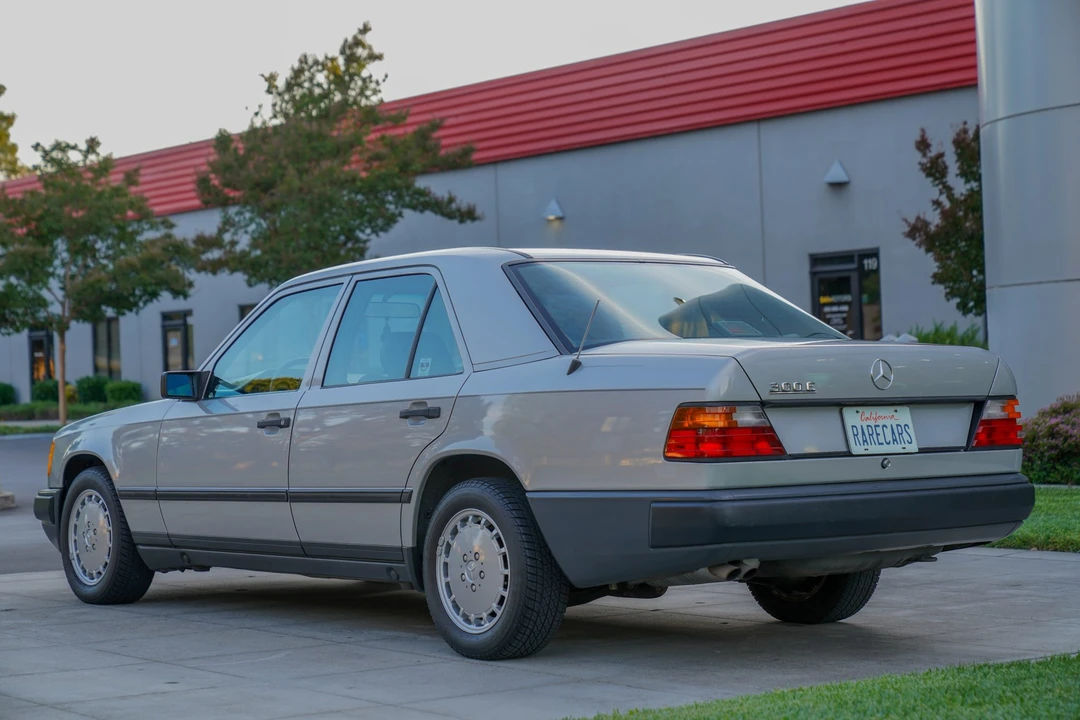 1989 Mercedes-Benz W124 E-Class - Image 13 of 31