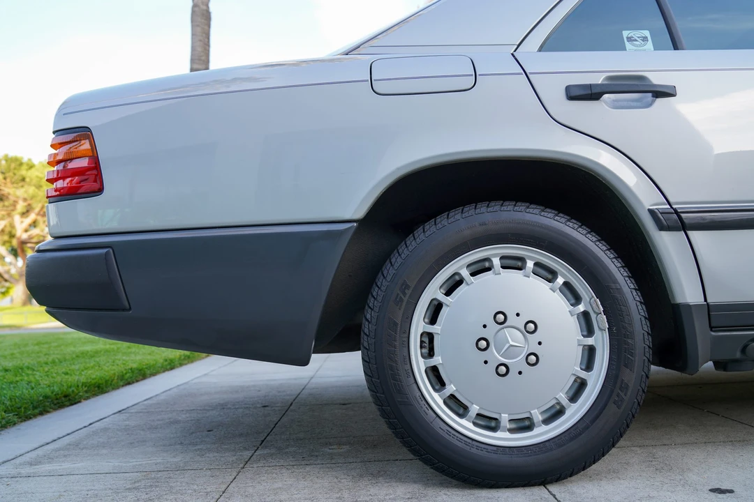 1989 Mercedes-Benz W124 E-Class - Image 20 of 31