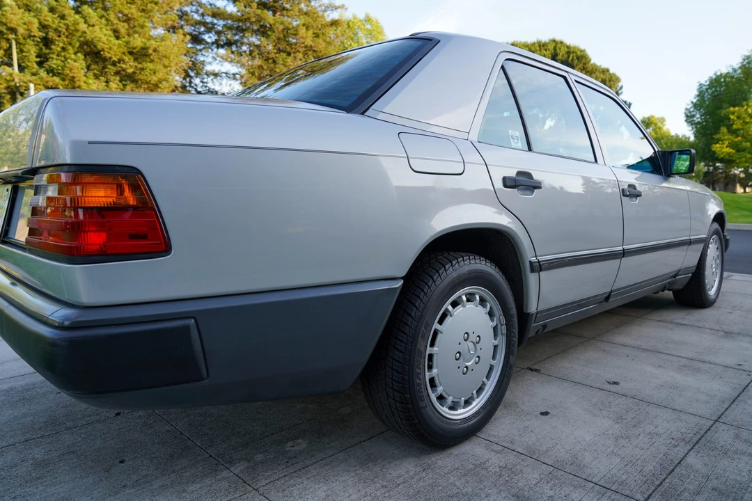 1989 Mercedes-Benz W124 E-Class - Image 8 of 31