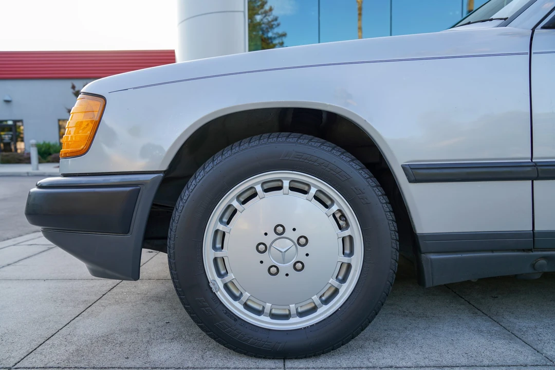 1989 Mercedes-Benz W124 E-Class - Image 15 of 31