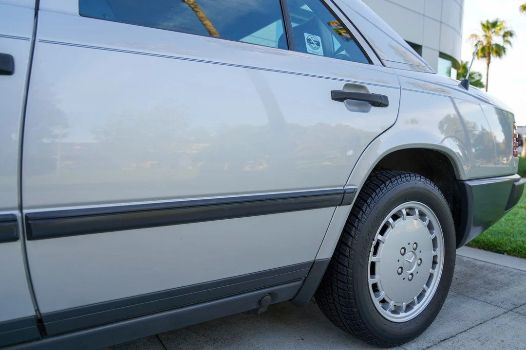 1989 Mercedes-Benz W124 E-Class - Image 17 of 31