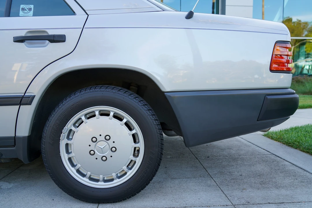 1989 Mercedes-Benz W124 E-Class - Image 18 of 31