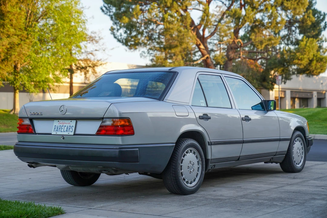 1989 Mercedes-Benz W124 E-Class - Image 9 of 31