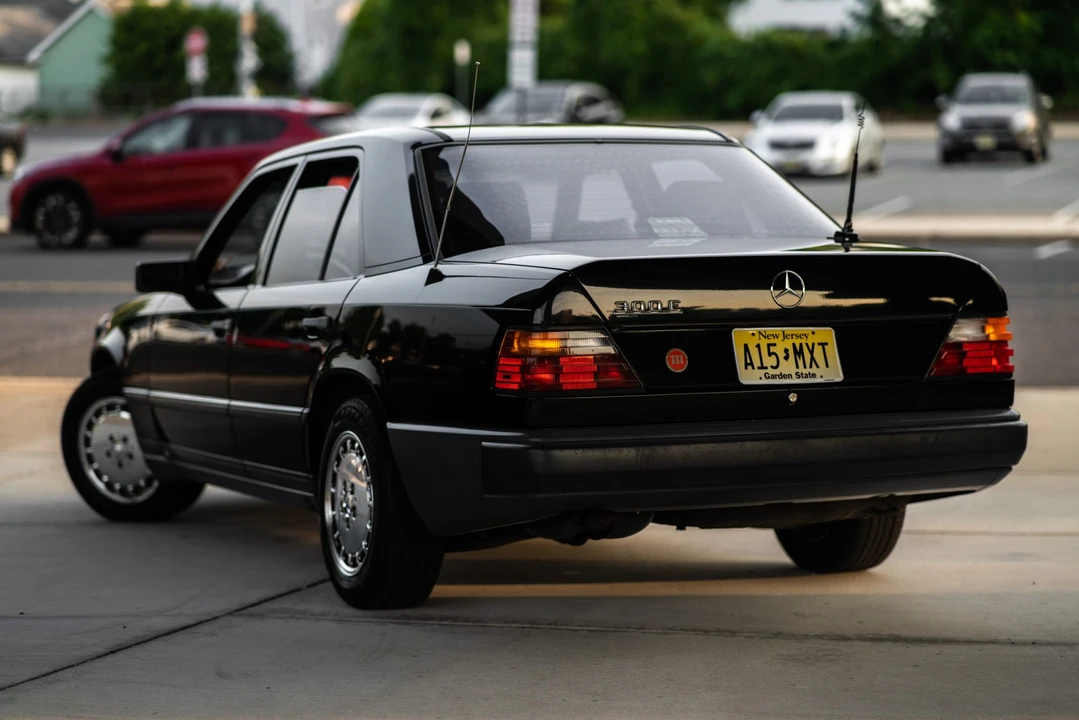 1989 Mercedes-Benz W124 E-Class - Image 18 of 31