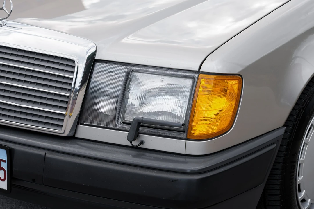 1989 Mercedes-Benz W124 E-Class - Image 12 of 31