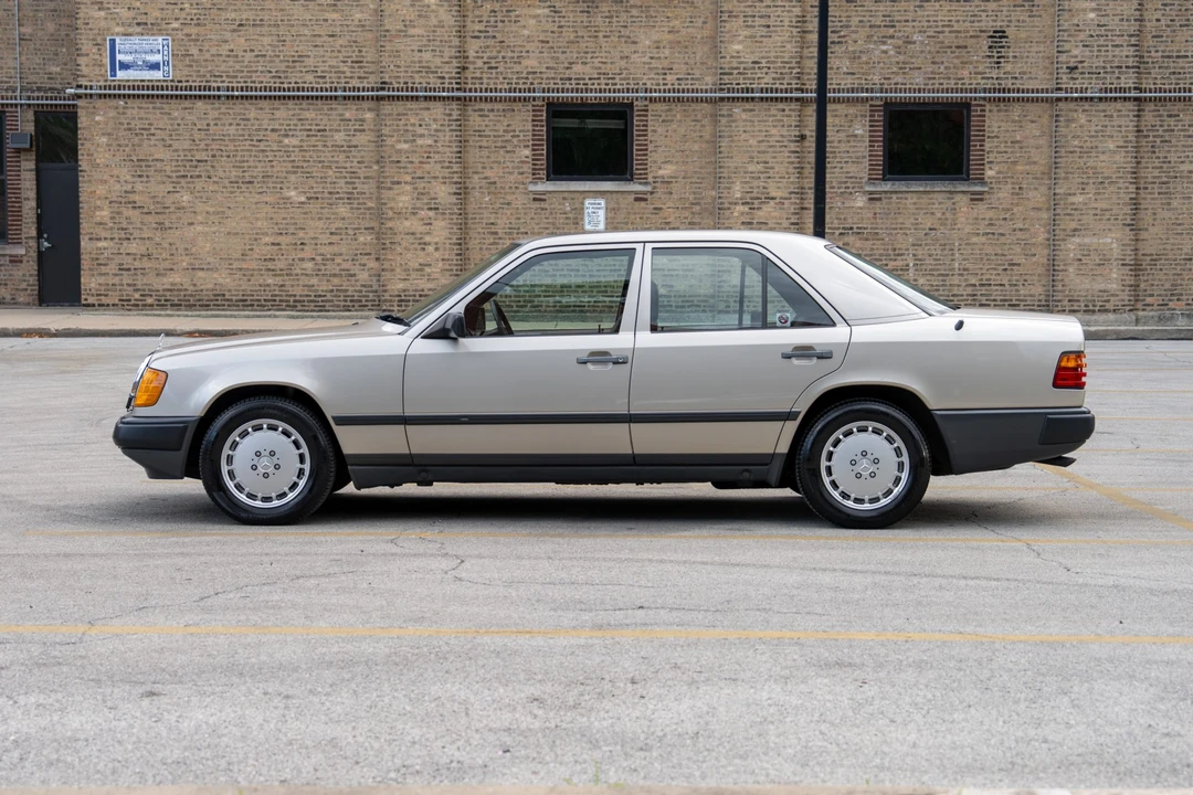 1989 Mercedes-Benz W124 E-Class - Image 2 of 31