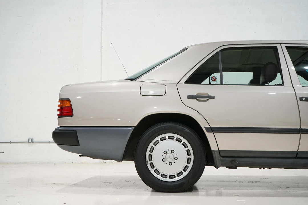 1989 Mercedes-Benz W124 E-Class - Image 22 of 31