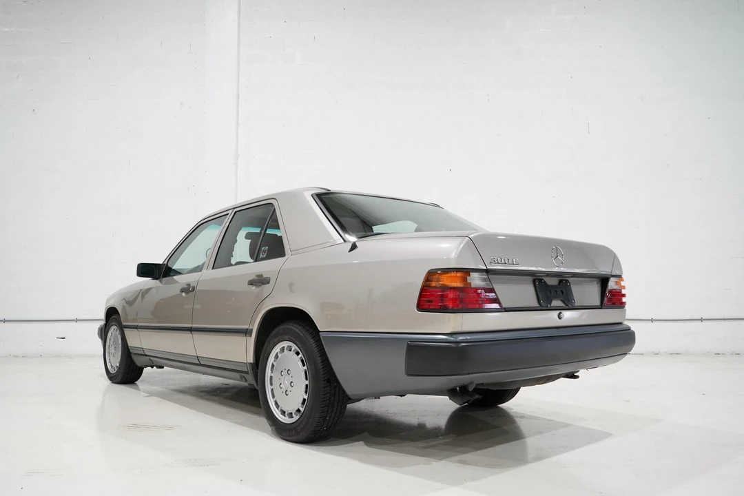 1989 Mercedes-Benz W124 E-Class - Image 14 of 31