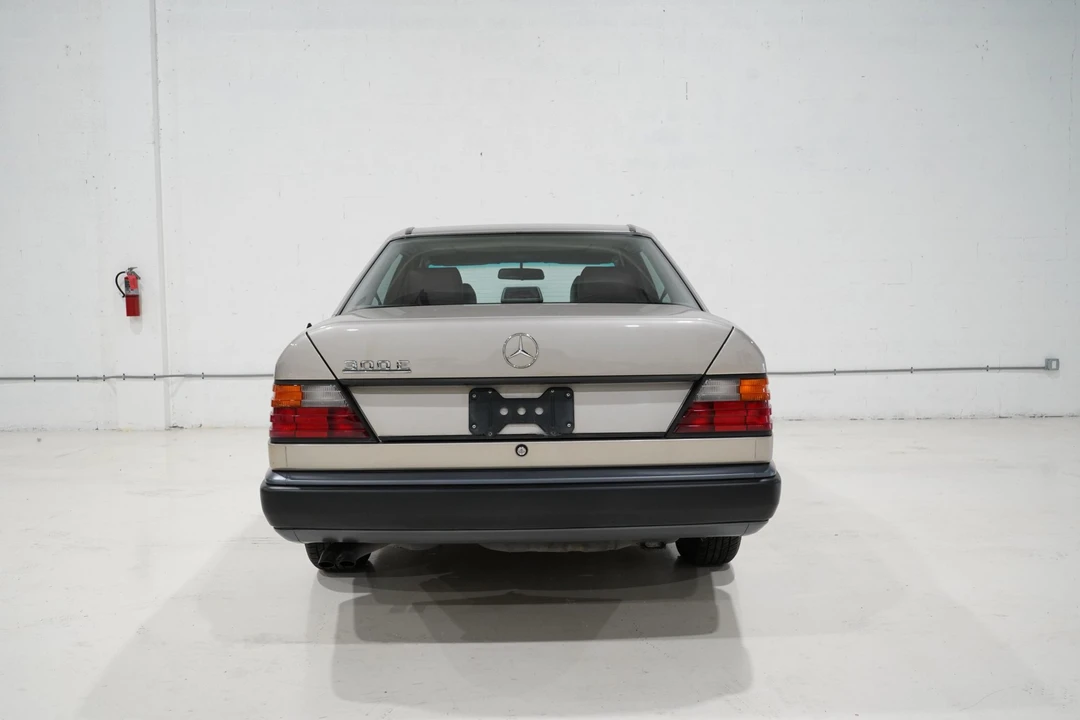 1989 Mercedes-Benz W124 E-Class - Image 11 of 31