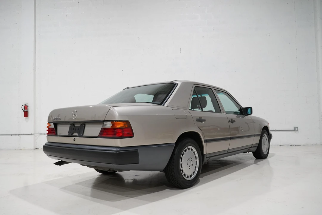 1989 Mercedes-Benz W124 E-Class - Image 9 of 31