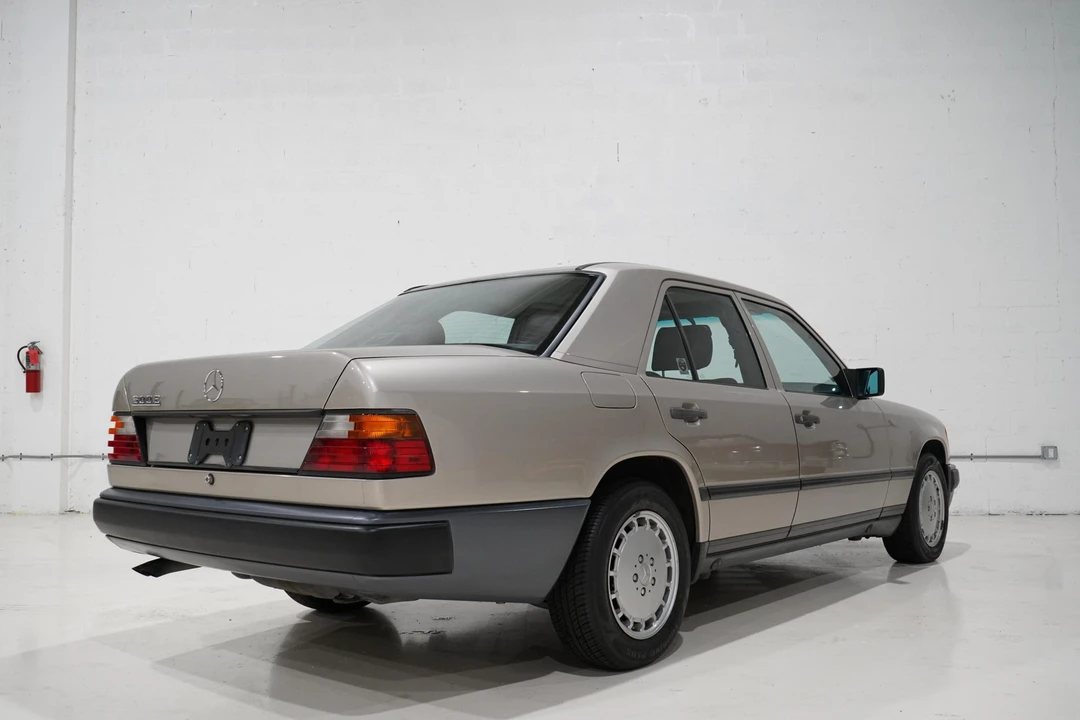 1989 Mercedes-Benz W124 E-Class - Image 10 of 31