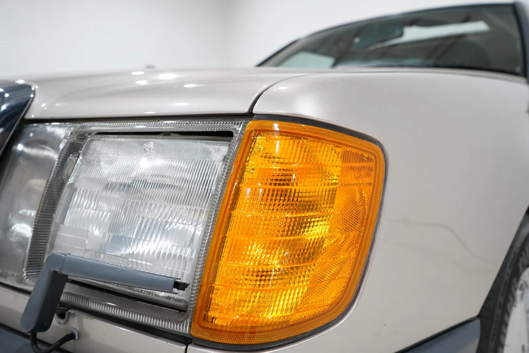 1989 Mercedes-Benz W124 E-Class - Image 30 of 31