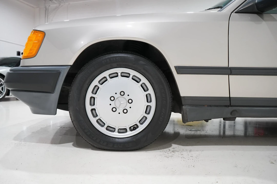 1989 Mercedes-Benz W124 E-Class - Image 27 of 31