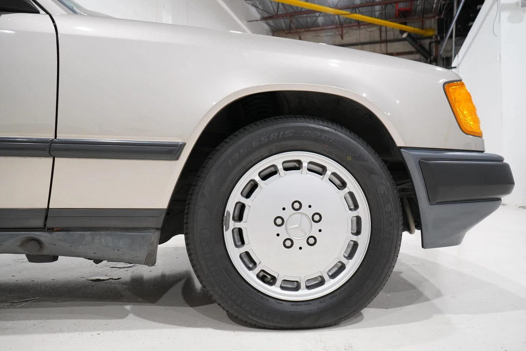 1989 Mercedes-Benz W124 E-Class - Image 20 of 31