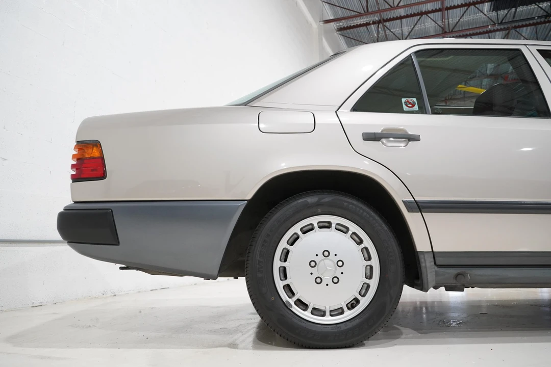 1989 Mercedes-Benz W124 E-Class - Image 23 of 31