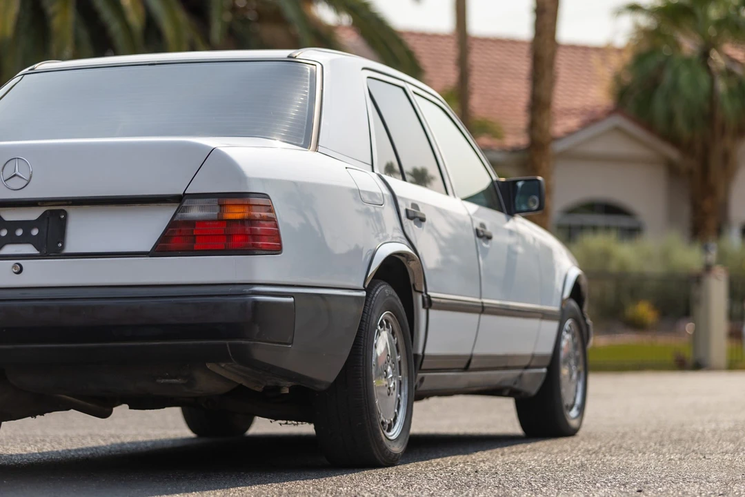 1989 Mercedes-Benz W124 E-Class - Image 16 of 31