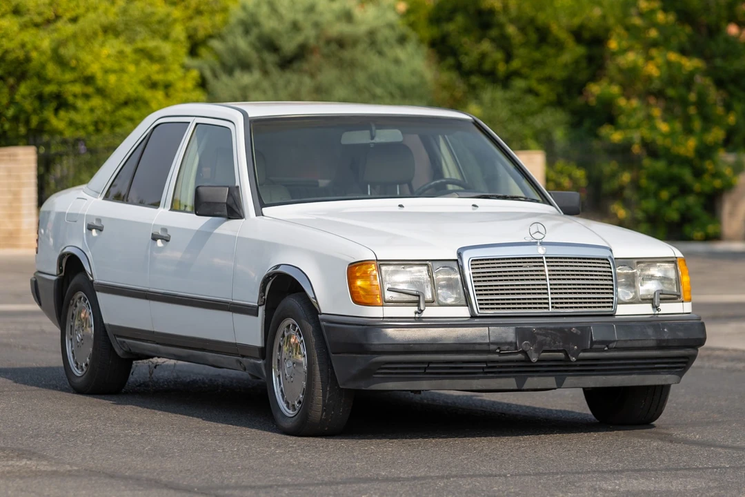 1989 Mercedes-Benz W124 E-Class - Image 2 of 31