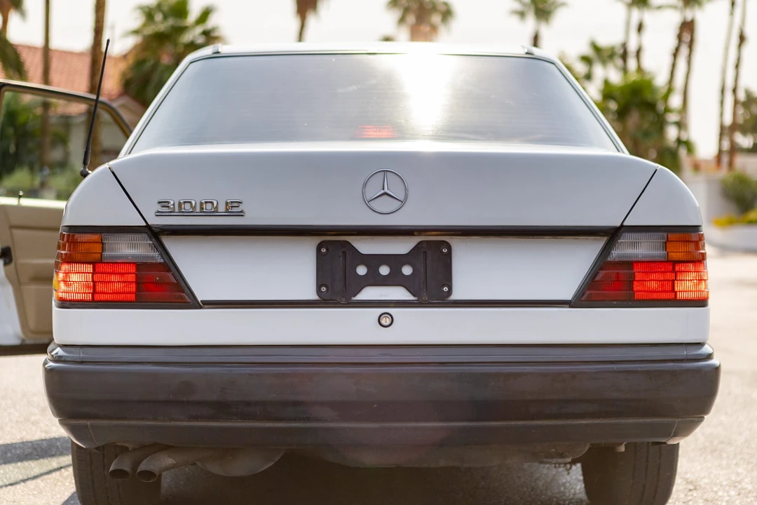 1989 Mercedes-Benz W124 E-Class - Image 12 of 31
