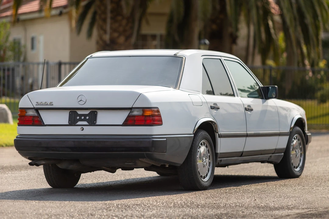 1989 Mercedes-Benz W124 E-Class - Image 10 of 31