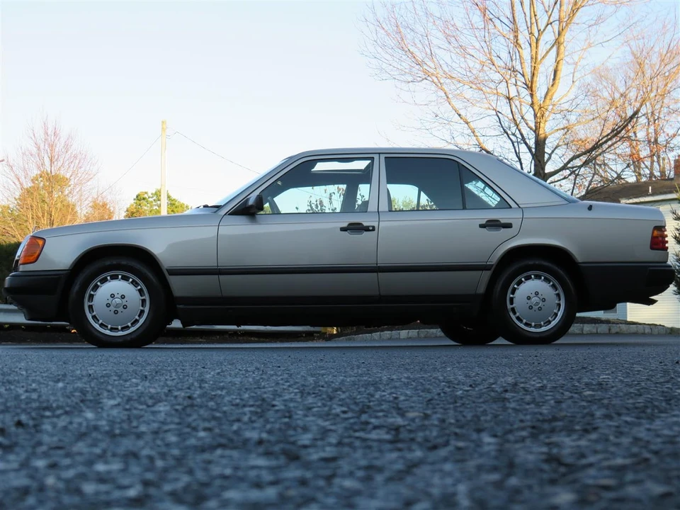 1989 Mercedes-Benz W124 E-Class - Image 14 of 31