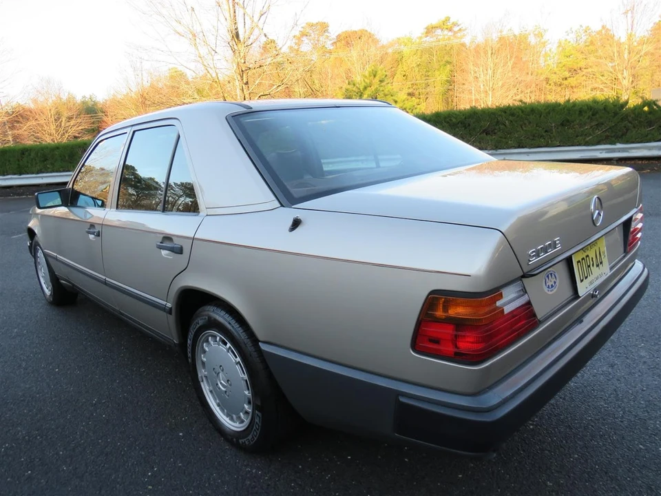 1989 Mercedes-Benz W124 E-Class - Image 12 of 31