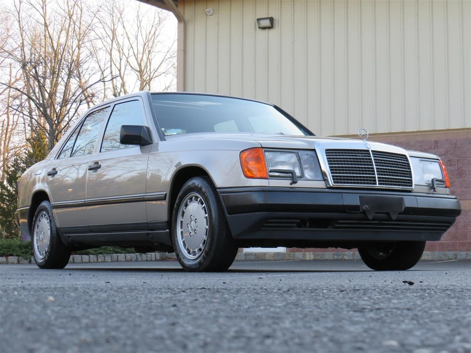 1989 Mercedes-Benz W124 E-Class - Image 2 of 31