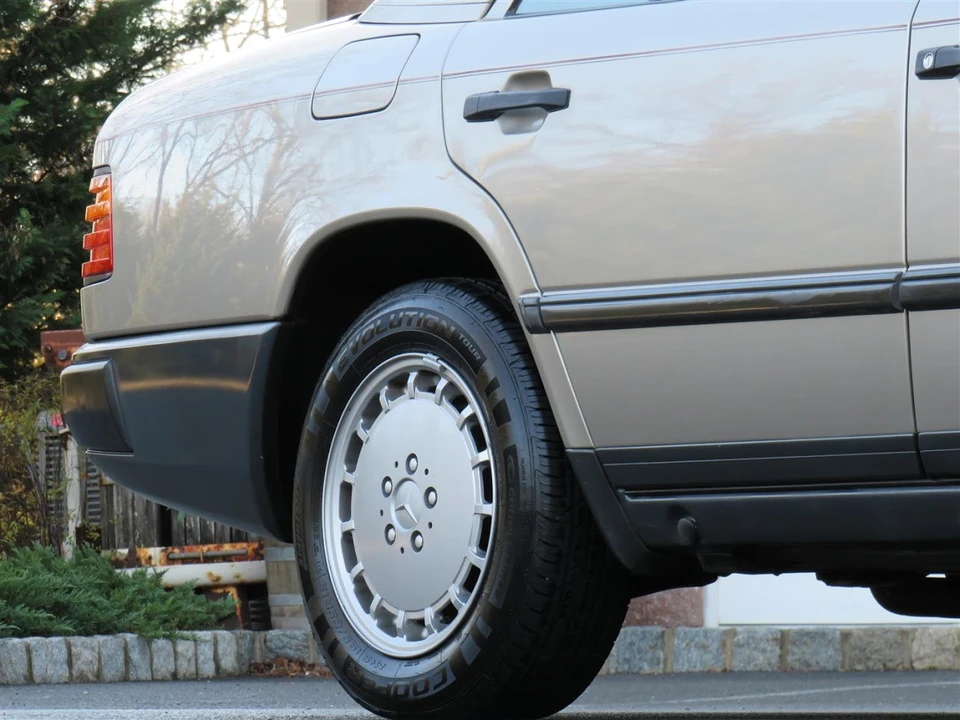 1989 Mercedes-Benz W124 E-Class - Image 31 of 31