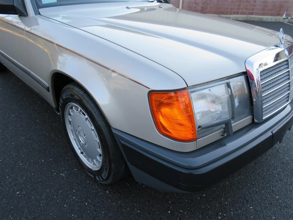 1989 Mercedes-Benz W124 E-Class - Image 18 of 31