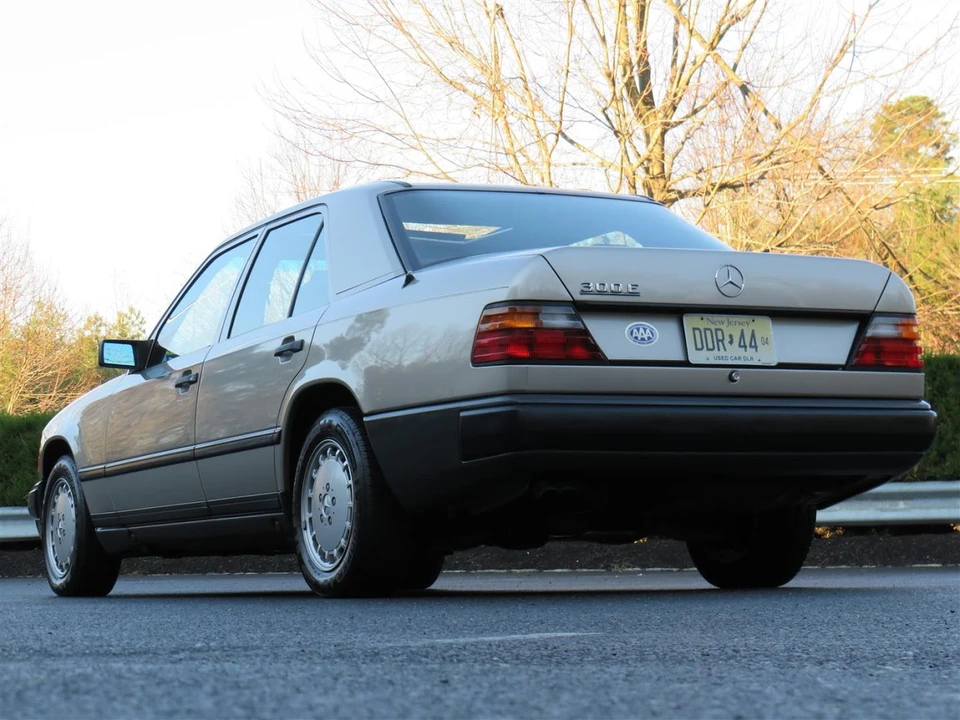 1989 Mercedes-Benz W124 E-Class - Image 11 of 31