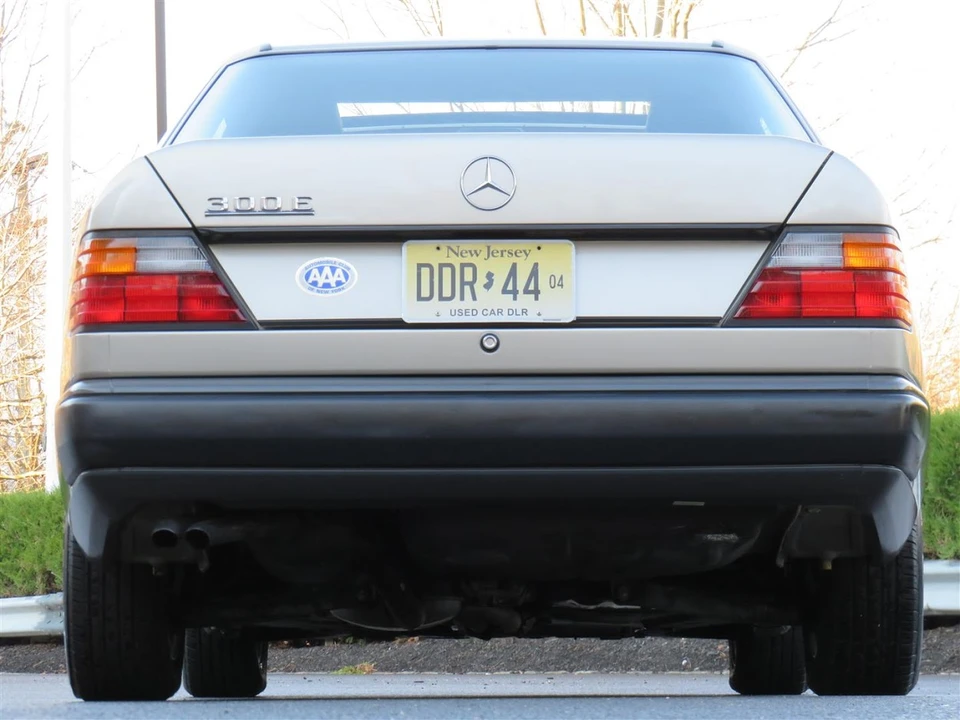 1989 Mercedes-Benz W124 E-Class - Image 9 of 31