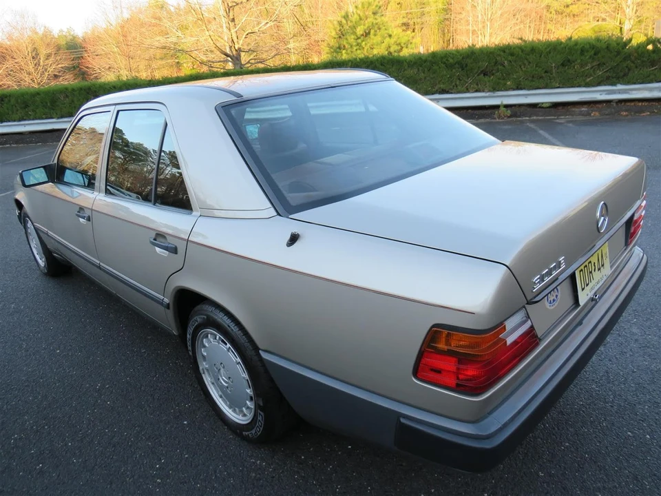1989 Mercedes-Benz W124 E-Class - Image 10 of 31