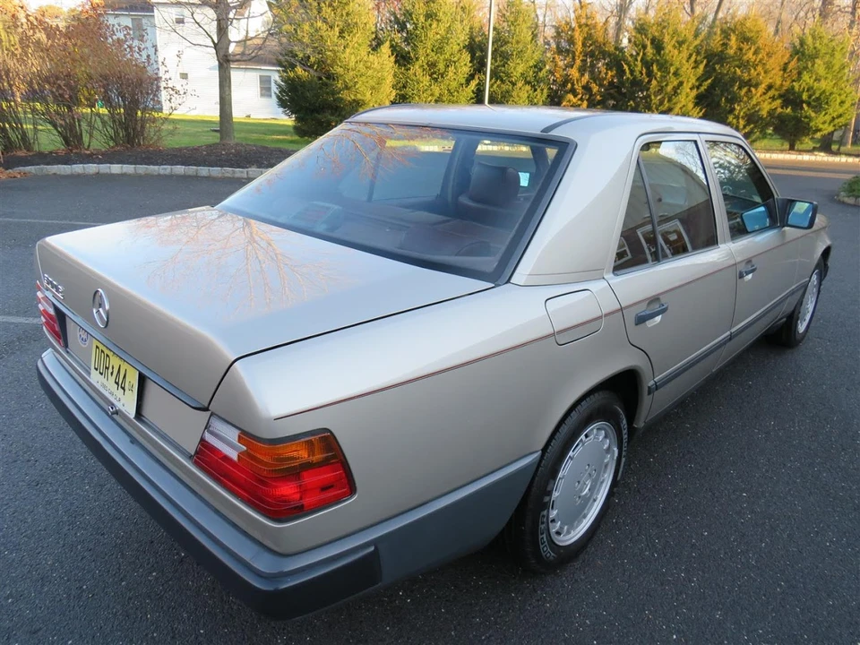 1989 Mercedes-Benz W124 E-Class - Image 7 of 31