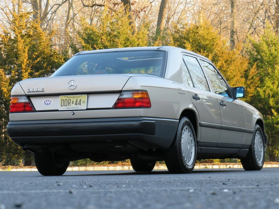 1989 Mercedes-Benz W124 E-Class - Image 8 of 31