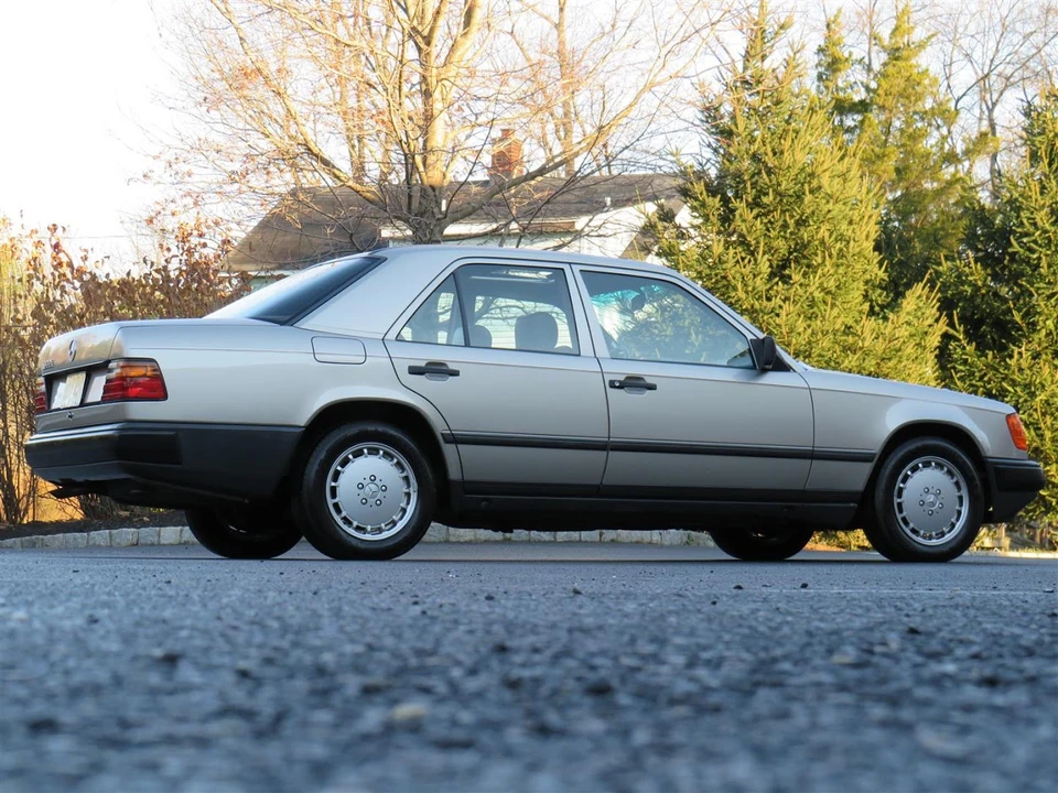 1989 Mercedes-Benz W124 E-Class - Image 6 of 31