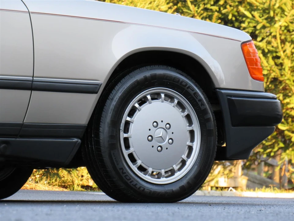 1989 Mercedes-Benz W124 E-Class - Image 23 of 31