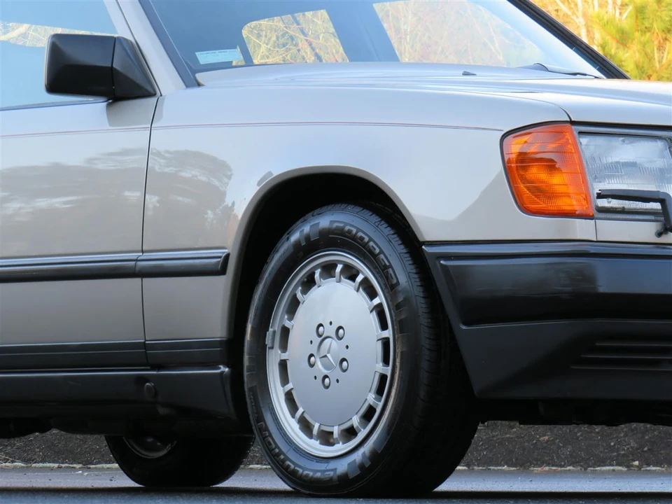 1989 Mercedes-Benz W124 E-Class - Image 19 of 31
