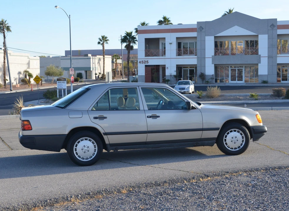 1989 Mercedes-Benz W124 E-Class - Image 15 of 31