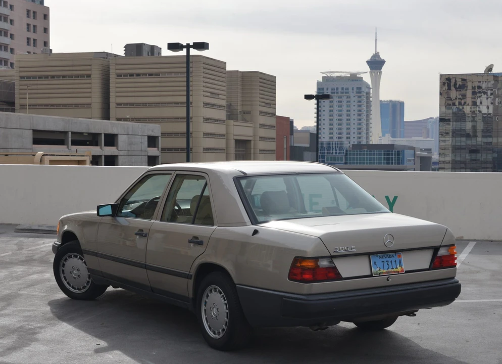 1989 Mercedes-Benz W124 E-Class - Image 11 of 31
